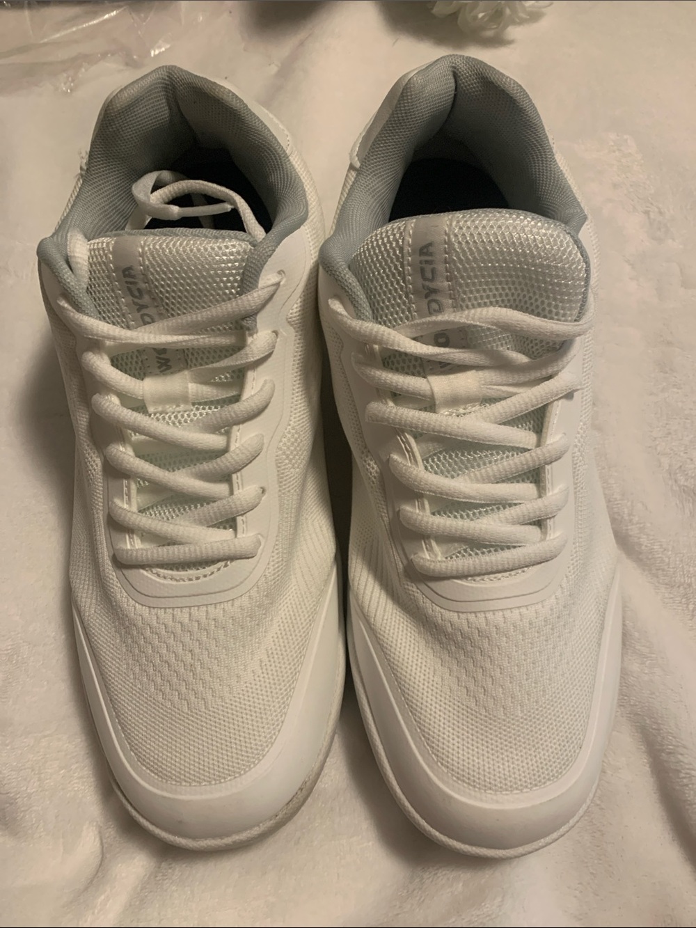 Womens  White Athletic Sneakers - Lightweight Comfort. Size 8 W only wore inside